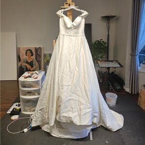 NWOT David’s Bridal Satin Off-The-Shoulder Wedding Dress Sz 12